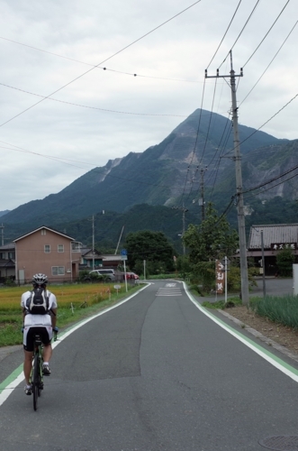 武甲山に向かって走る