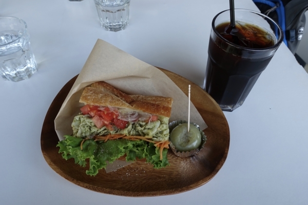 埼玉産ポークバジルサンド【固いパン】(700円)+アイスコーヒー(400円)