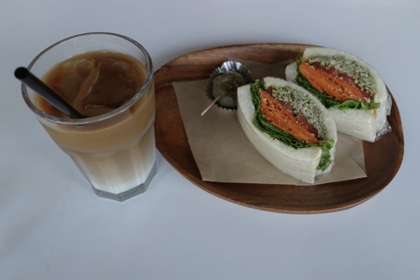埼玉産ポークバジルサンド【柔らかいパン】(700円)+アイスカフェオレ(50