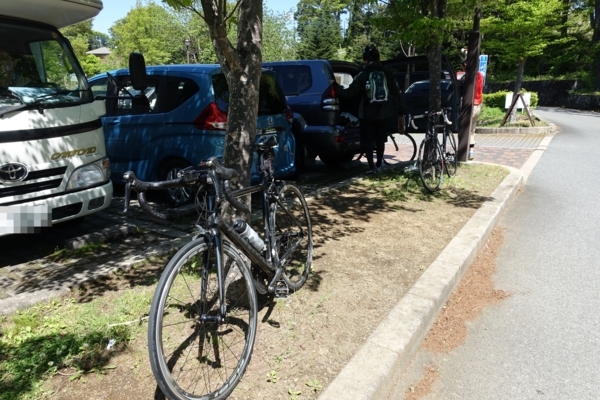 車からチャリを降ろす