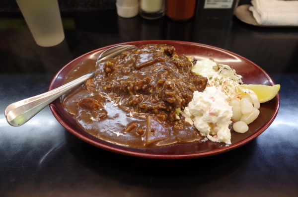 黒い肉カレー・山盛り(890円)＋無料トッピング(2、4、9)