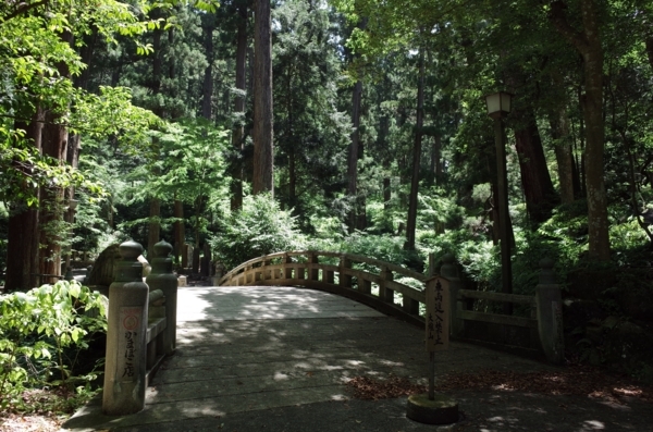 参堂の石橋