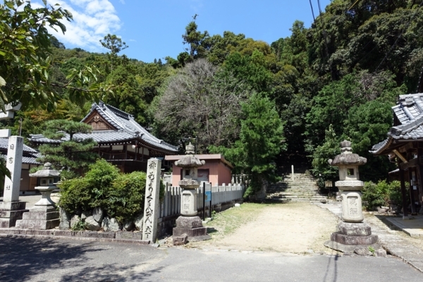 日吉神社と長命寺入口