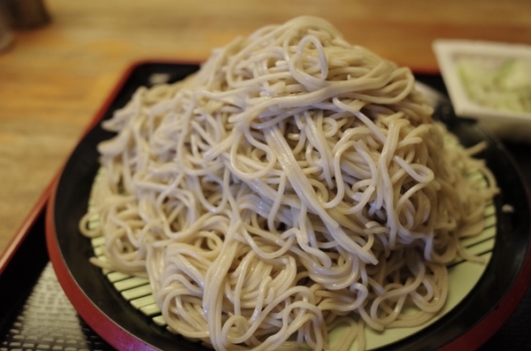 大盛の地粉切り新蕎麦