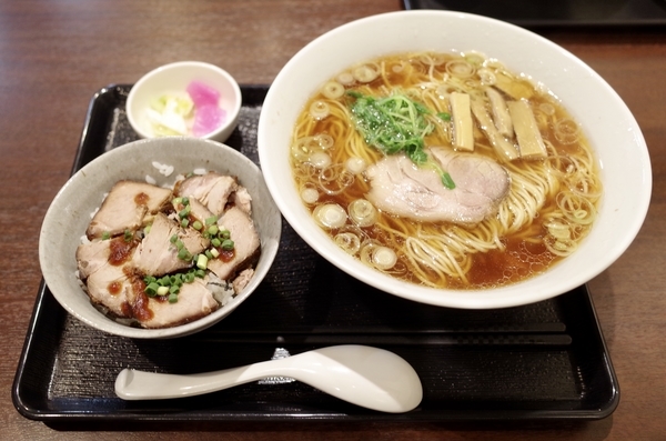 ラーメンセット【ミニチャーシュー丼付き】(800円)