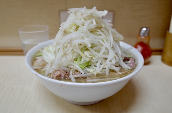 小ラーメン(700円)自動ヤサイ