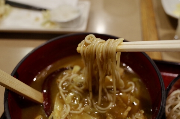 1/4のカレーせいろを手繰る