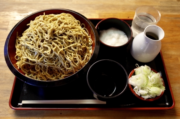 ダッタン蕎麦【特盛700g】(800円)+とろろ(100円)+鯖出汁変更(0円)