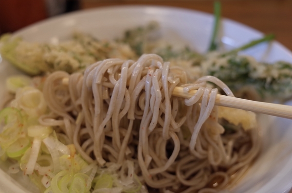 嘉味庵の蕎麦を手繰る