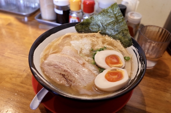 味玉濃厚中華そば(950円)+麺大盛り(130円)