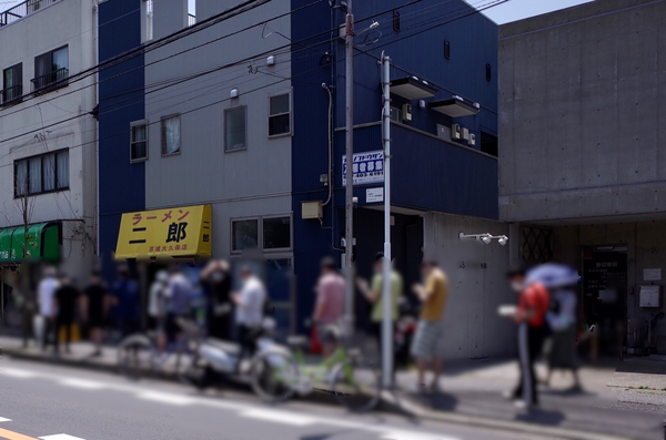 ラーメン二郎京成大久保店の行列