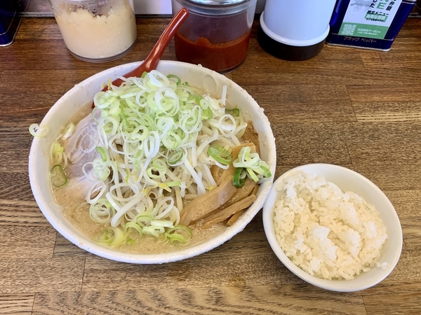 らーめん(800円)+ライス無料【平日限定11:00〜15:00】(0円)