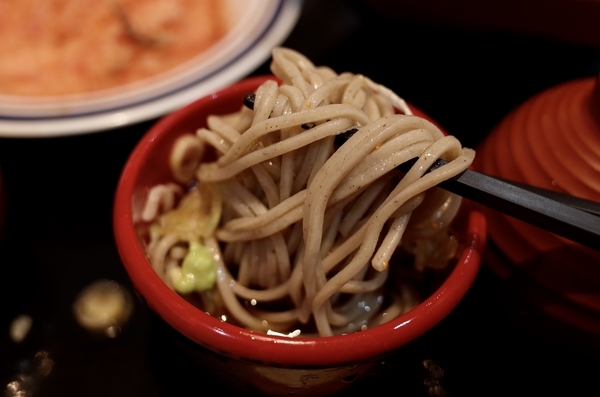 蕎麦を手繰る