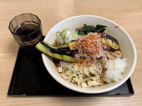 冷しナスそば(650円)+大盛(100円)