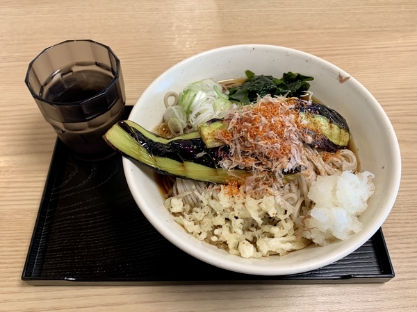 冷しナスそば(650円)+大盛(100円)