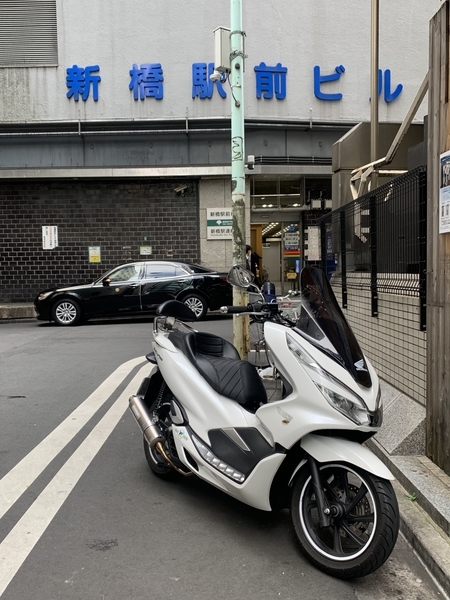 新橋駅前ビルとPCX150