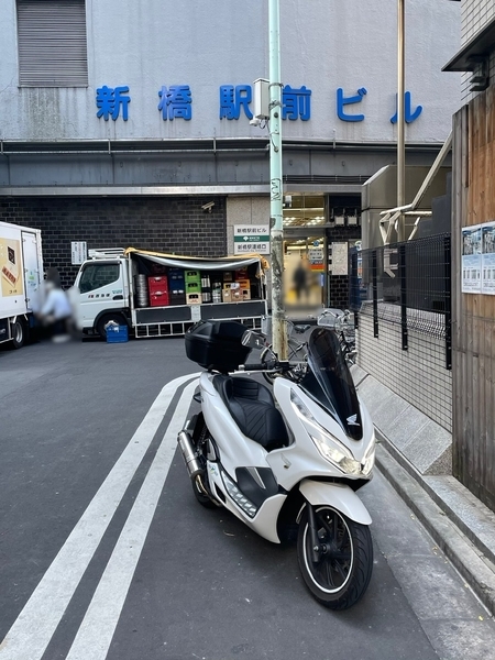 新橋駅前ビルとPCX150