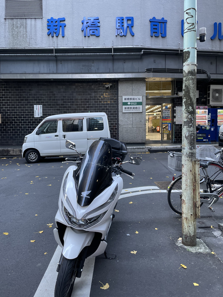 新橋駅前ビルとPCX150