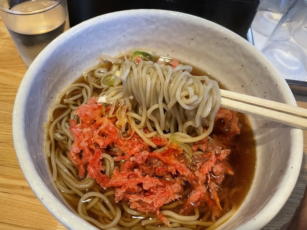 紅生姜天蕎麦を手繰る