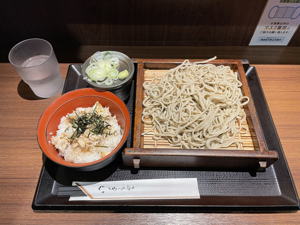 朝定食【鯖飯と蕎麦(冷)】(400円)+蕎麦大盛り(100円)