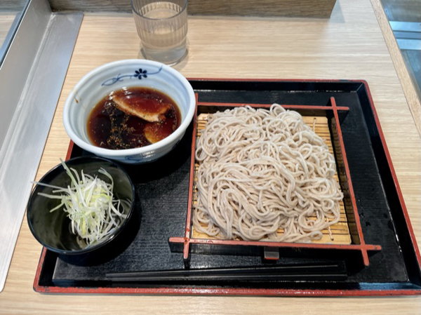 鴨せいろ(540円)+麺大盛り(130円)