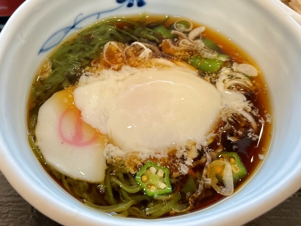 温玉と薬味を入れたつけ汁