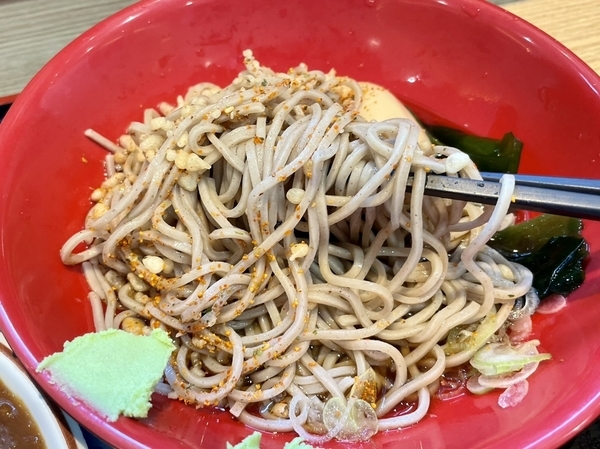 蕎麦を手繰る