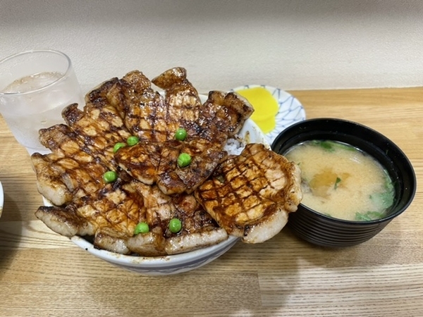 豚丼華となめこ椀