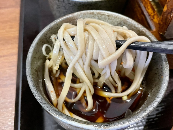 蕎麦を手繰る