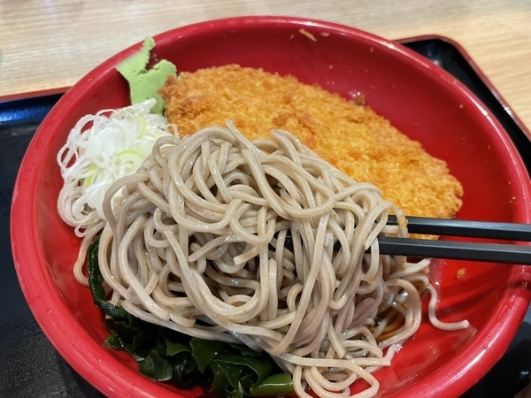 蕎麦を手繰る