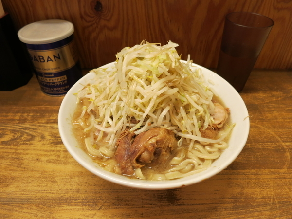 小豚ラーメン(860円)ヤサイ