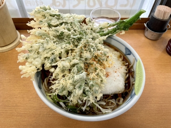冷春菊天そば(460円)+とろろ(120円)+大盛り(80円)