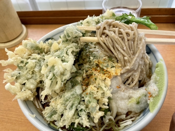 蕎麦を手繰る
