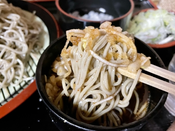 鯖出汁大根鬼おろしで手繰る