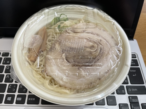 パッケージのフイルムを剥がす
