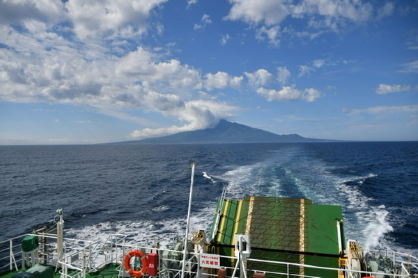 利尻島を離れる