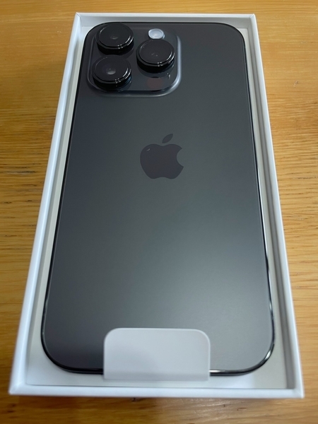 iPhone 15 (ブラック) 箱（ブラック Symmetry iPhone 15 Plus