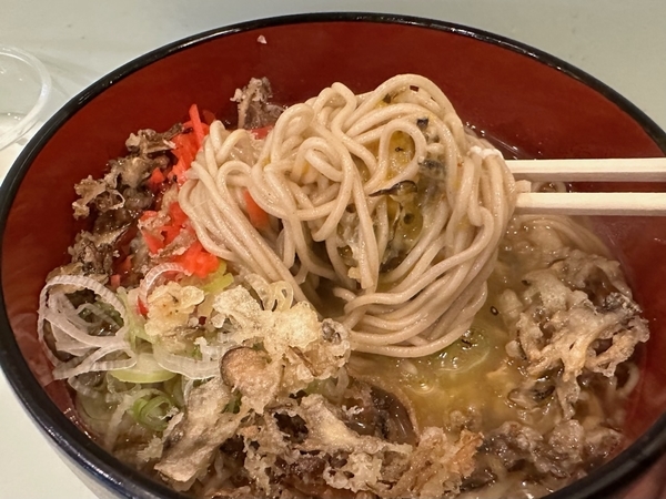 蕎麦を手繰る