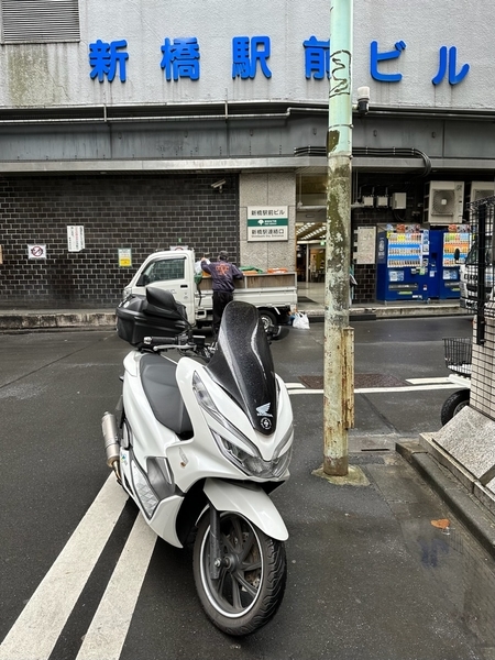 新橋駅前ビルとPCX150