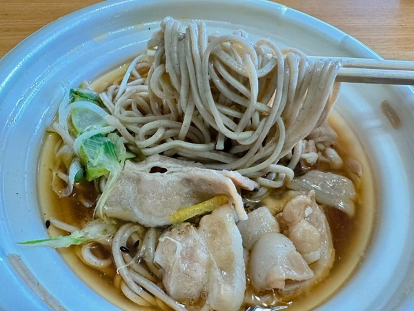 蕎麦を手繰る
