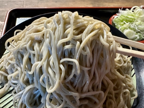 蕎麦を手繰る