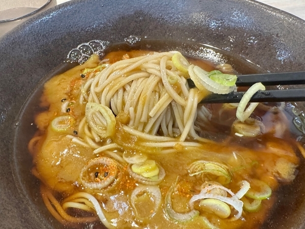 カレー蕎麦を手繰る