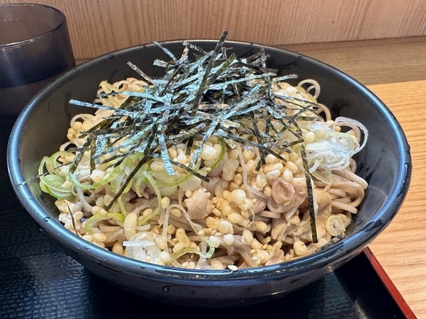 具と蕎麦の丼