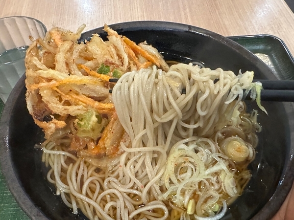 蕎麦を手繰る