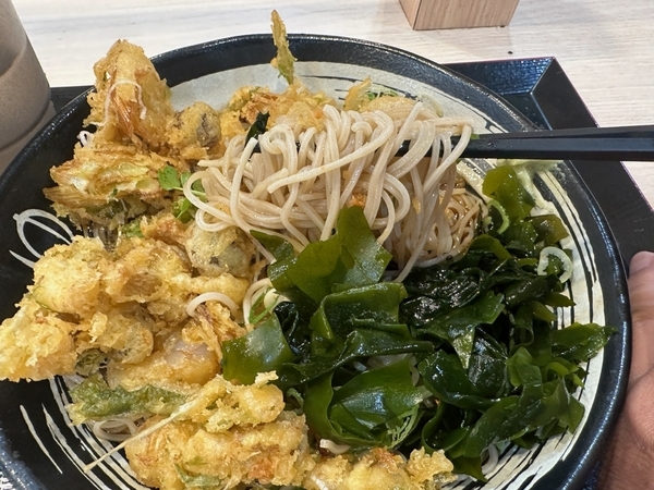 蕎麦を手繰る2