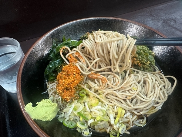 蕎麦を手繰る