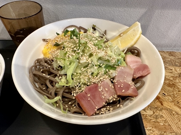 具と蕎麦の丼