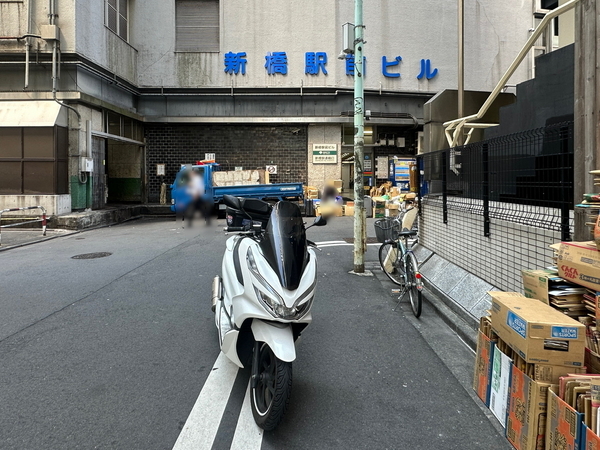 新橋駅前ビルとPCX150