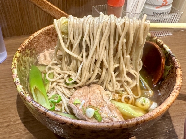 蕎麦を手繰る