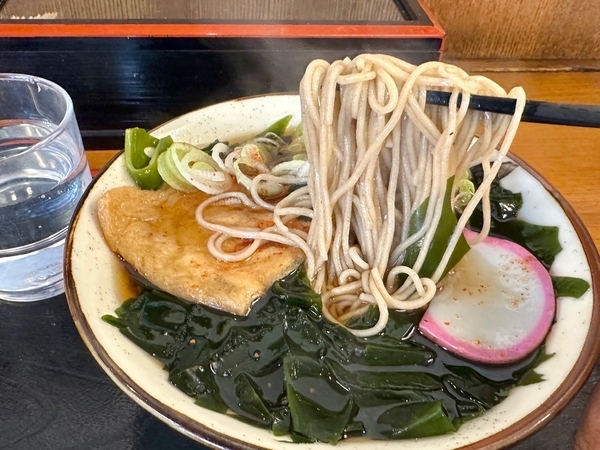 蕎麦を手繰る